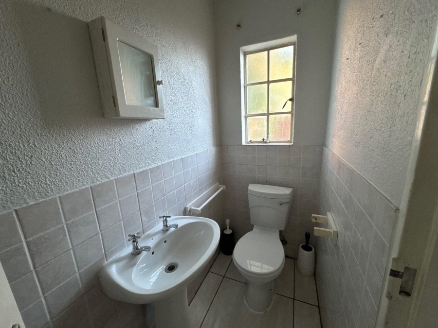 To Let 3 Bedroom Property for Rent in Heuwelsig Estate Gauteng