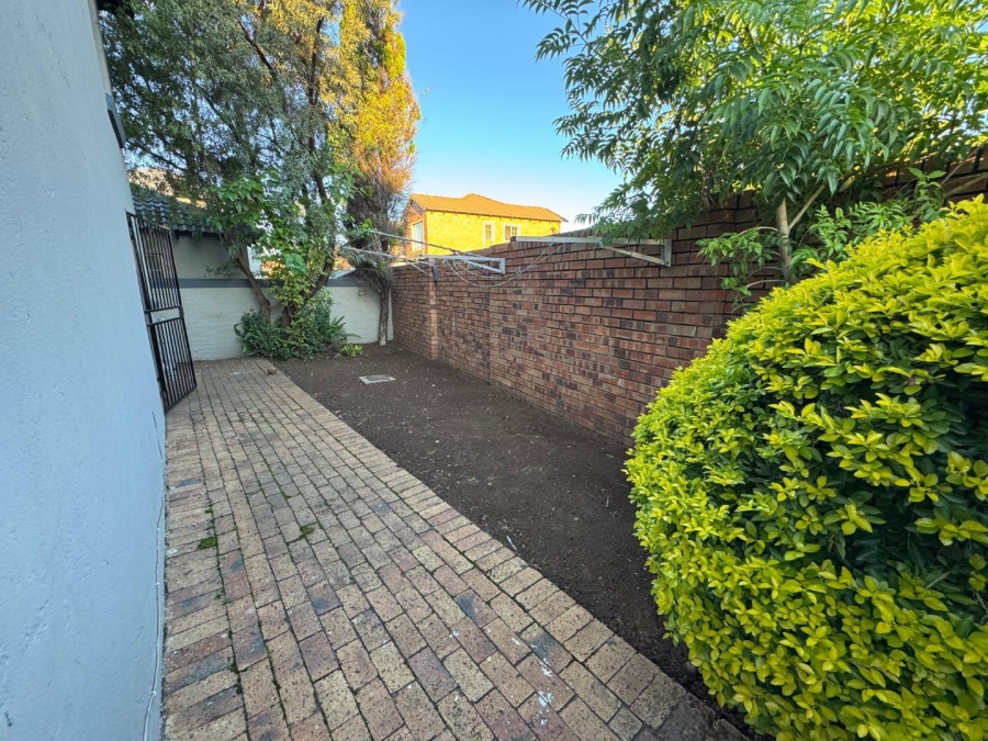 To Let 3 Bedroom Property for Rent in Heuwelsig Estate Gauteng