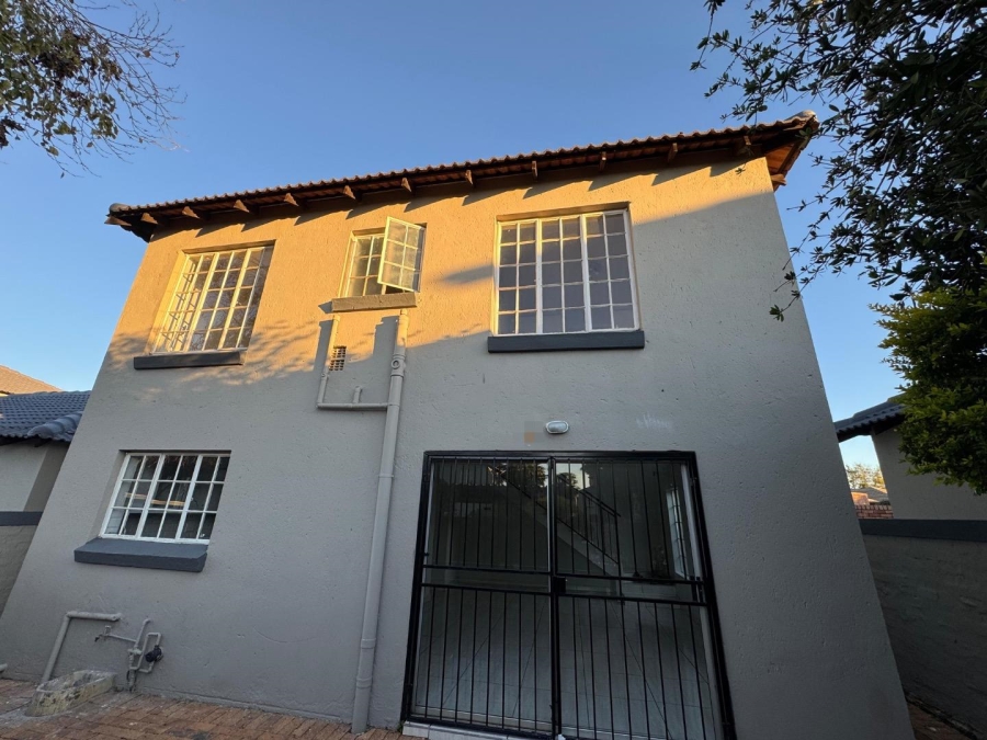 To Let 3 Bedroom Property for Rent in Heuwelsig Estate Gauteng