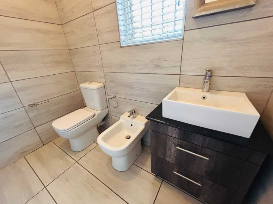 6 Bedroom Property for Sale in Waterkloof Ridge Gauteng