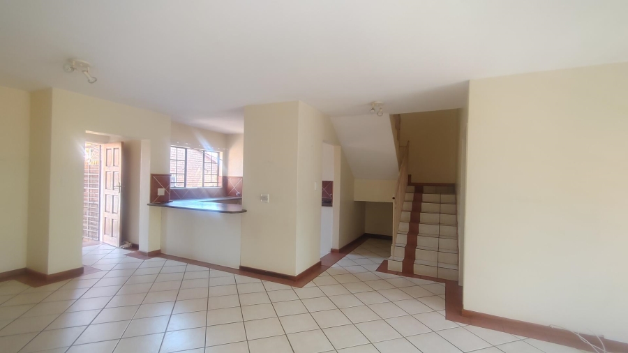 3 Bedroom Property for Sale in Die Hoewes Gauteng
