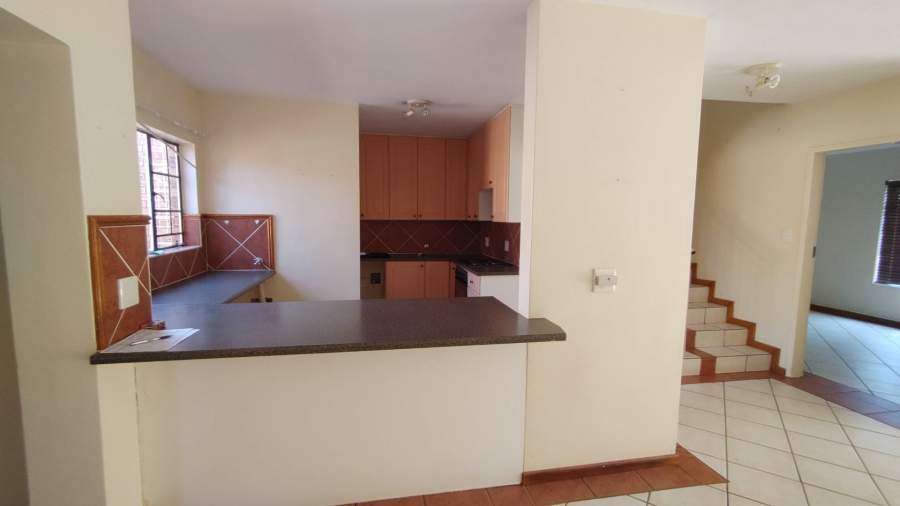 3 Bedroom Property for Sale in Die Hoewes Gauteng