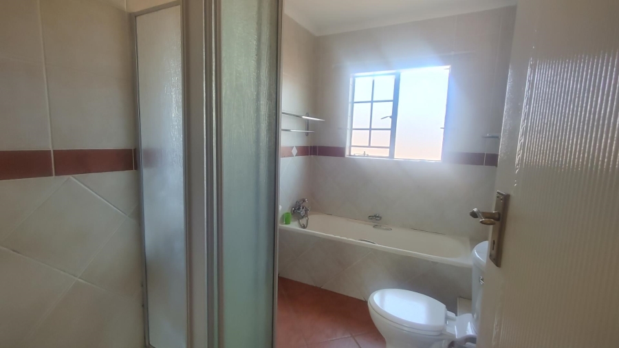3 Bedroom Property for Sale in Die Hoewes Gauteng