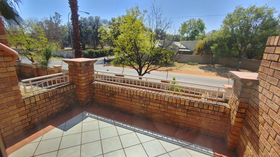 3 Bedroom Property for Sale in Die Hoewes Gauteng