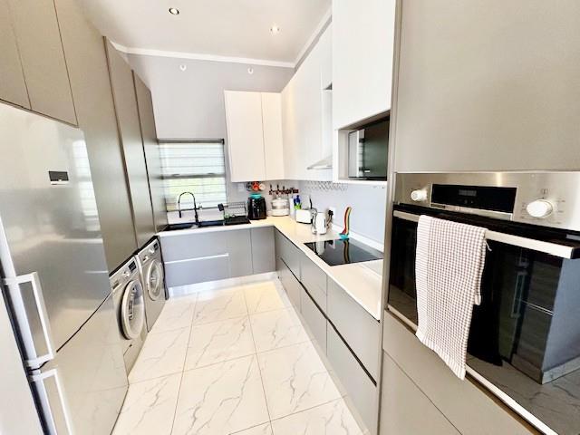 To Let 3 Bedroom Property for Rent in Sandhurst Gauteng