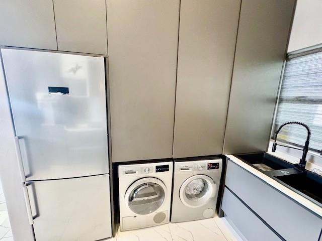 To Let 3 Bedroom Property for Rent in Sandhurst Gauteng