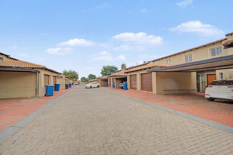 3 Bedroom Property for Sale in Annlin Gauteng