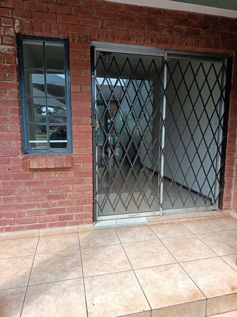 To Let 1 Bedroom Property for Rent in Theresa Park Gauteng