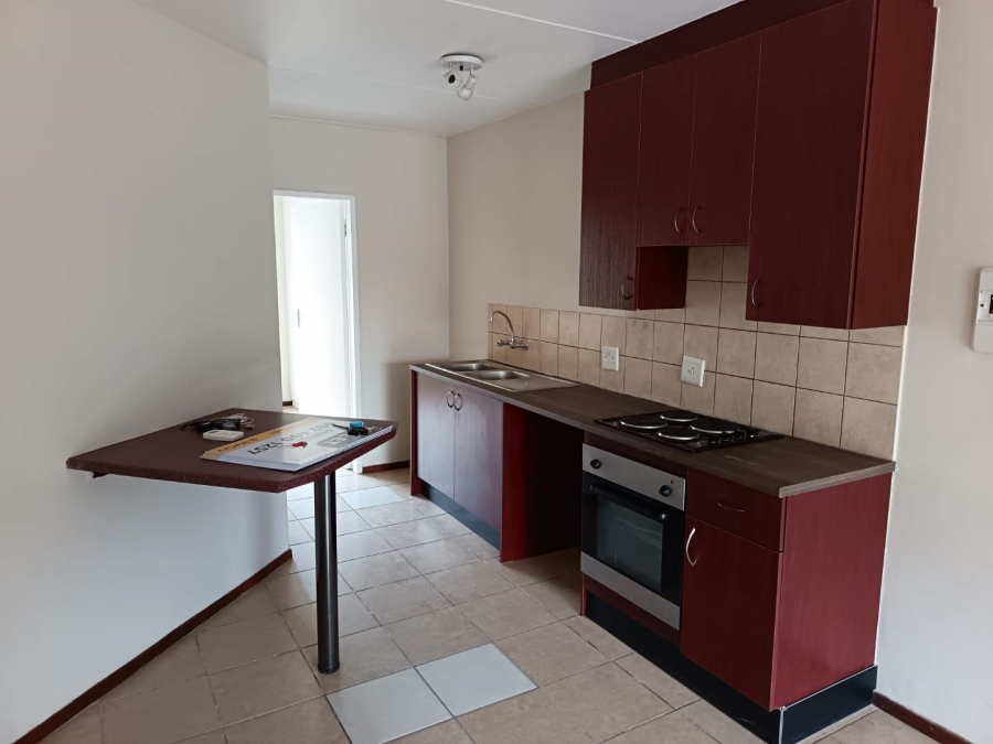 To Let 1 Bedroom Property for Rent in Theresa Park Gauteng