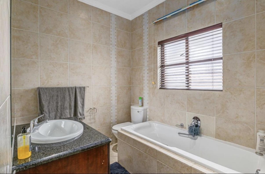 3 Bedroom Property for Sale in Glenvista Gauteng