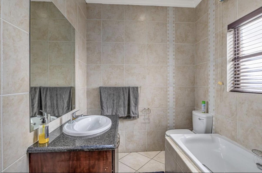 3 Bedroom Property for Sale in Glenvista Gauteng