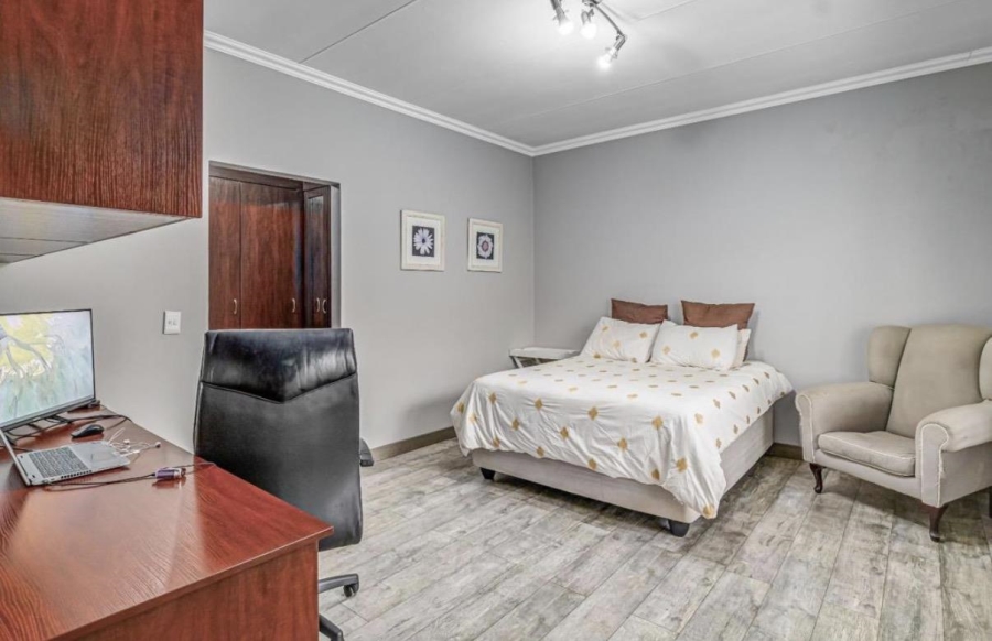 3 Bedroom Property for Sale in Glenvista Gauteng