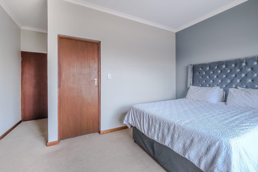 2 Bedroom Property for Sale in Noordwyk Gauteng