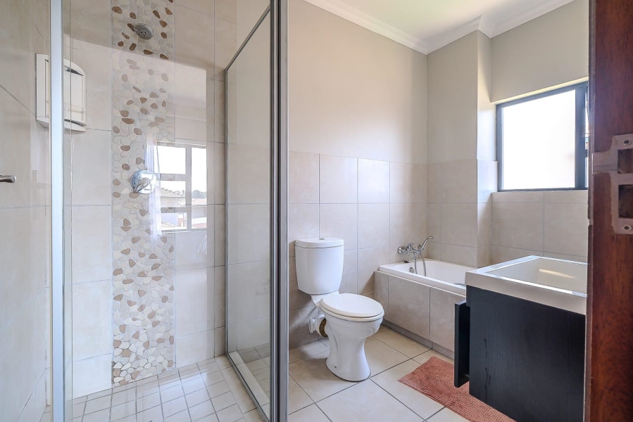 2 Bedroom Property for Sale in Noordwyk Gauteng