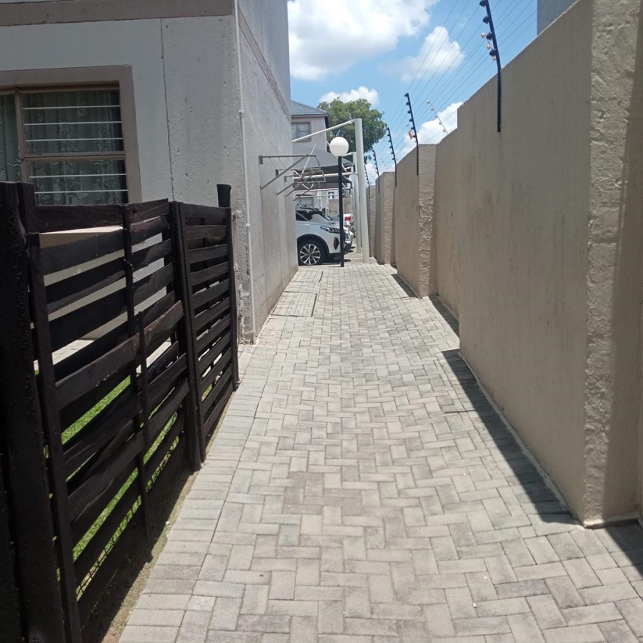 2 Bedroom Property for Sale in Bardene Gauteng