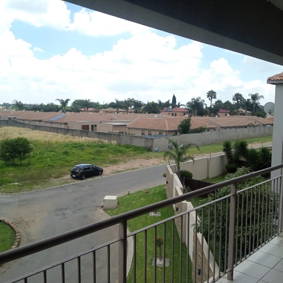 2 Bedroom Property for Sale in Bardene Gauteng