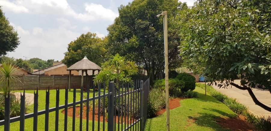 1 Bedroom Property for Sale in Rhodesfield Gauteng