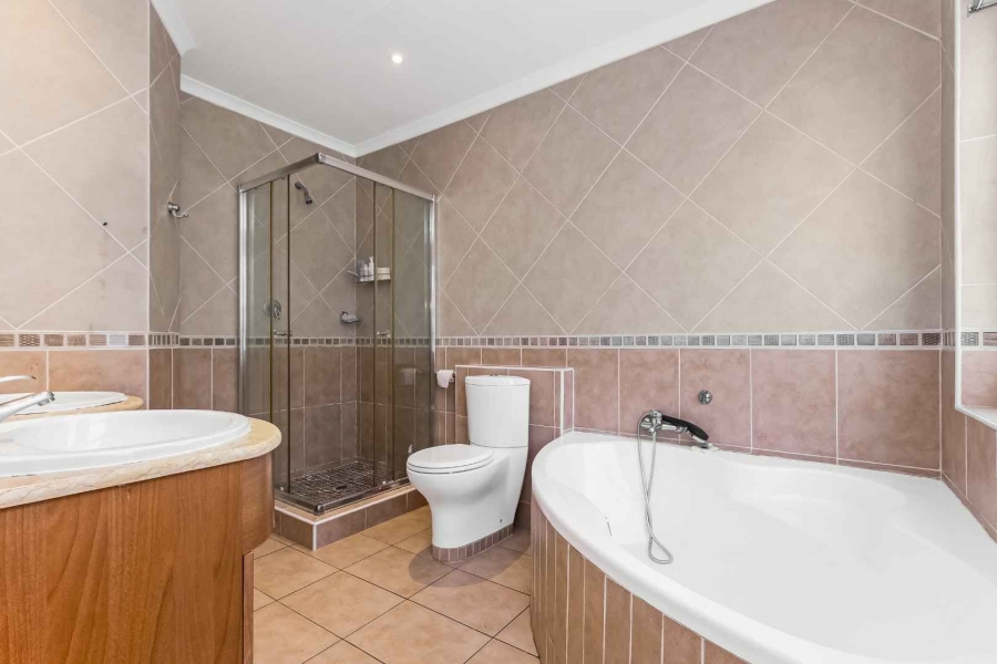 To Let 4 Bedroom Property for Rent in Dainfern Golf Estate Gauteng