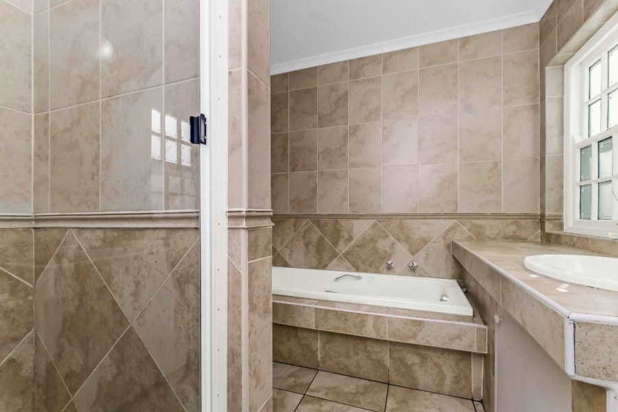 To Let 4 Bedroom Property for Rent in Dainfern Golf Estate Gauteng
