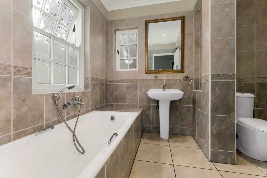 To Let 4 Bedroom Property for Rent in Dainfern Golf Estate Gauteng