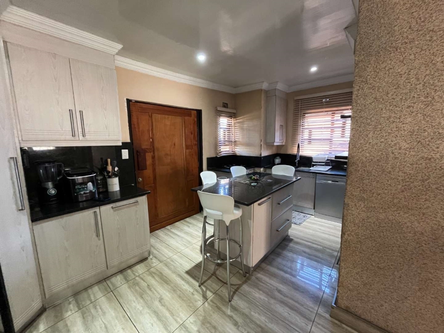 3 Bedroom Property for Sale in Roodekop Gauteng