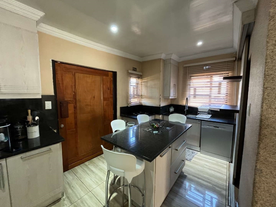 3 Bedroom Property for Sale in Roodekop Gauteng