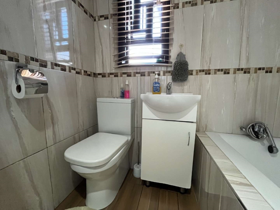 3 Bedroom Property for Sale in Roodekop Gauteng
