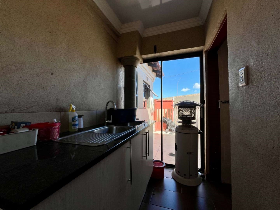 3 Bedroom Property for Sale in Roodekop Gauteng