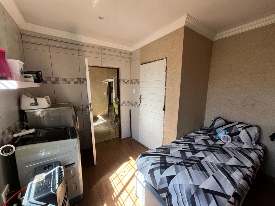 3 Bedroom Property for Sale in Roodekop Gauteng