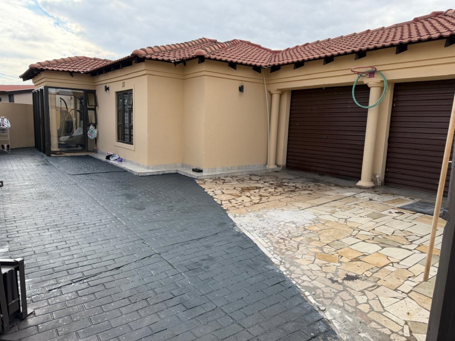 3 Bedroom Property for Sale in Roodekop Gauteng