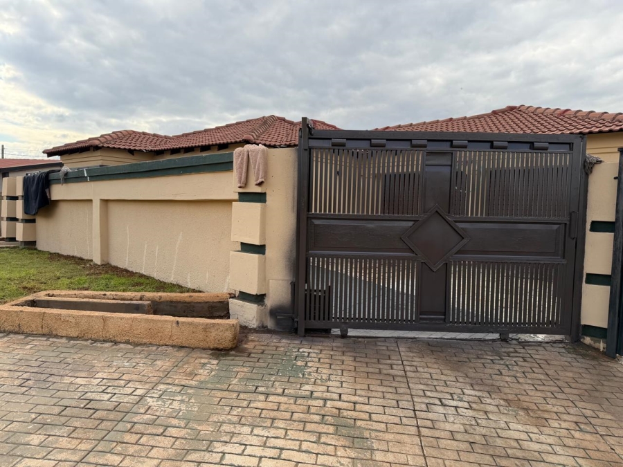 3 Bedroom Property for Sale in Roodekop Gauteng