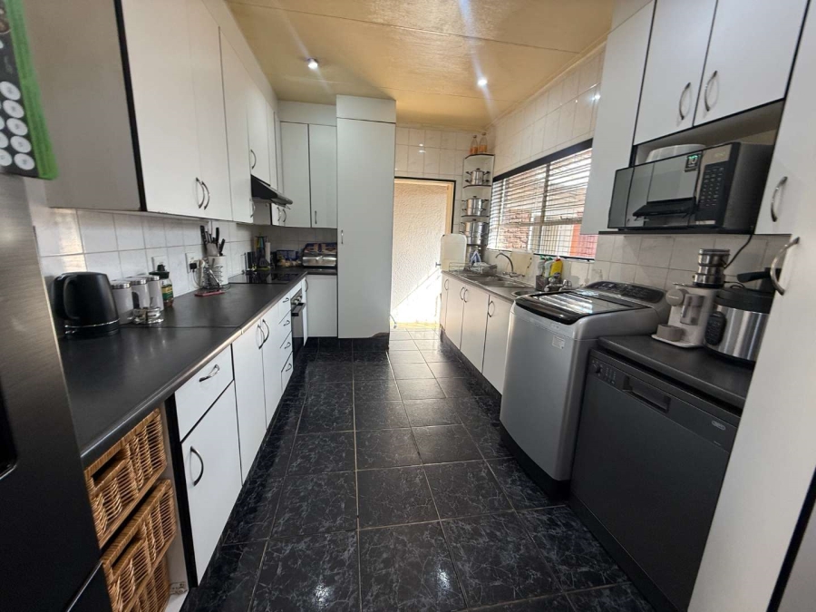 3 Bedroom Property for Sale in Discovery Gauteng