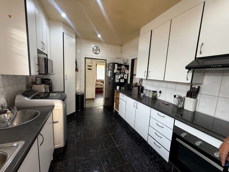 3 Bedroom Property for Sale in Discovery Gauteng