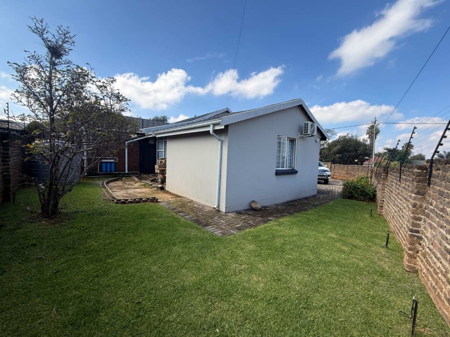 3 Bedroom Property for Sale in Discovery Gauteng