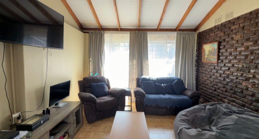 3 Bedroom Property for Sale in Discovery Gauteng