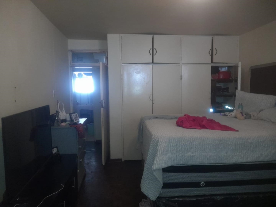 1 Bedroom Property for Sale in Hillbrow Gauteng