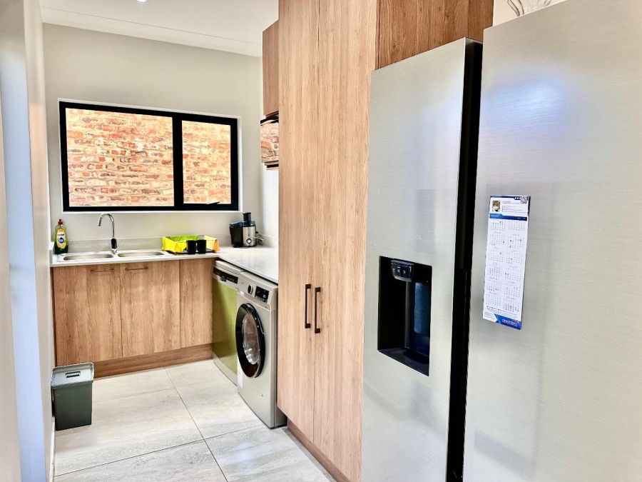 To Let 4 Bedroom Property for Rent in Midrand Gauteng