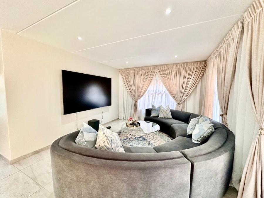 To Let 4 Bedroom Property for Rent in Midrand Gauteng