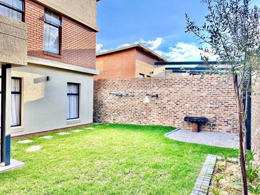 To Let 4 Bedroom Property for Rent in Midrand Gauteng