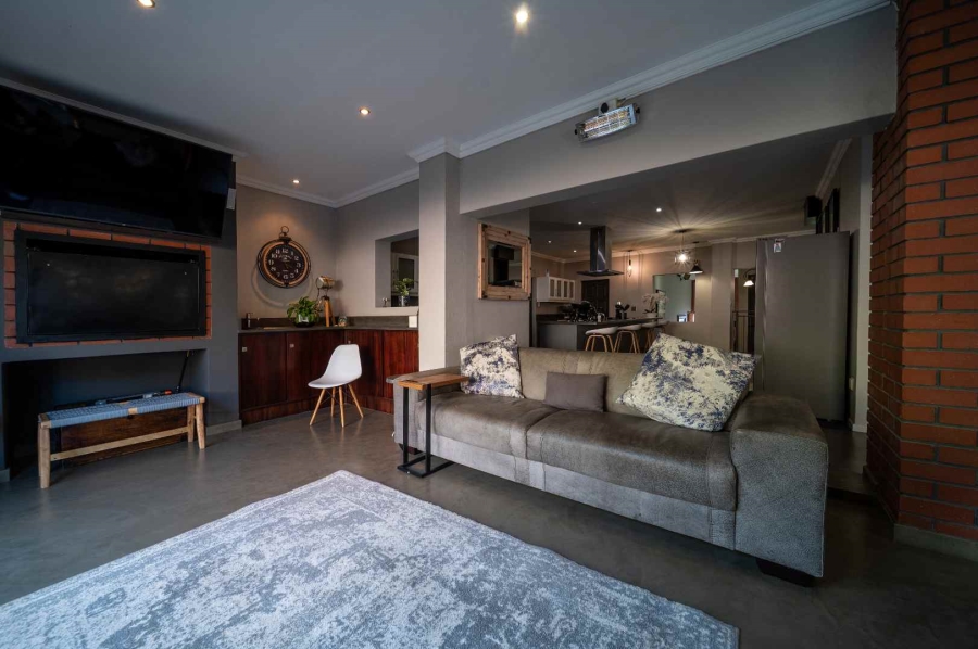 6 Bedroom Property for Sale in Ebotse Golf Estate Gauteng