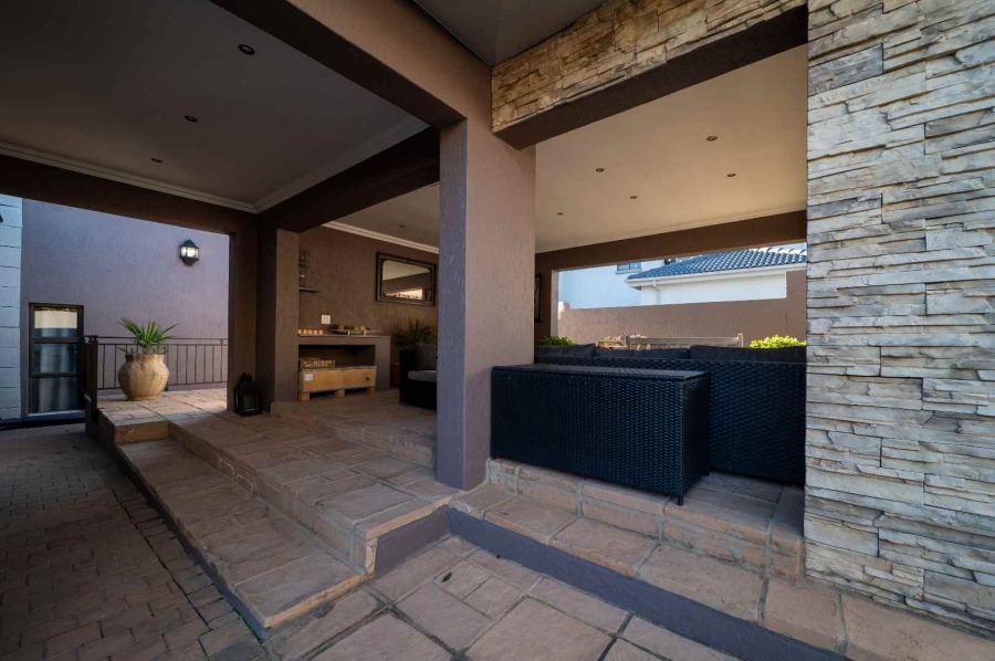 6 Bedroom Property for Sale in Ebotse Golf Estate Gauteng