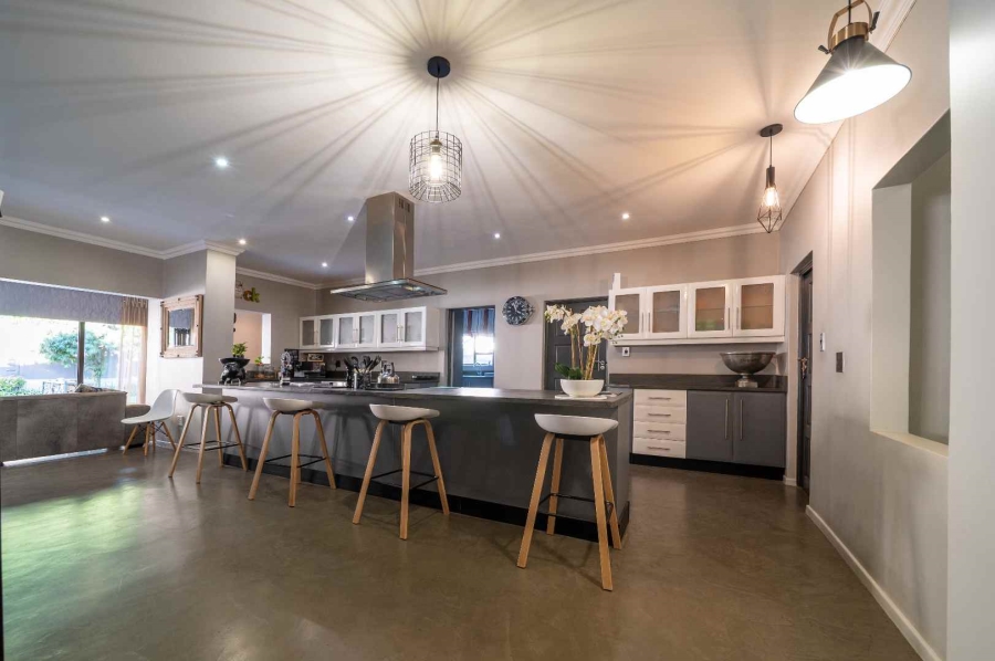 6 Bedroom Property for Sale in Ebotse Golf Estate Gauteng