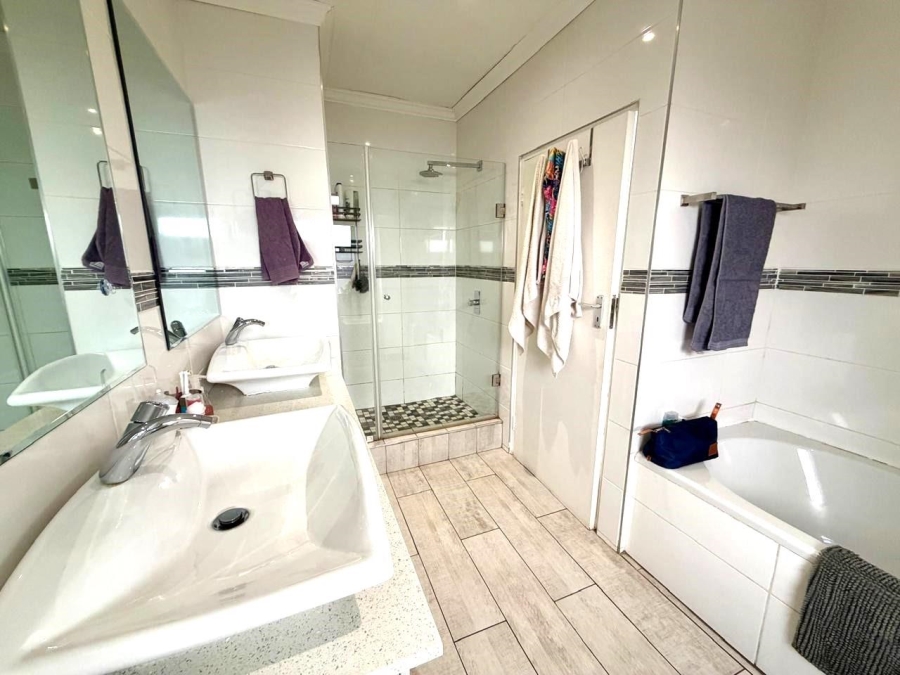 3 Bedroom Property for Sale in Olympus Gauteng