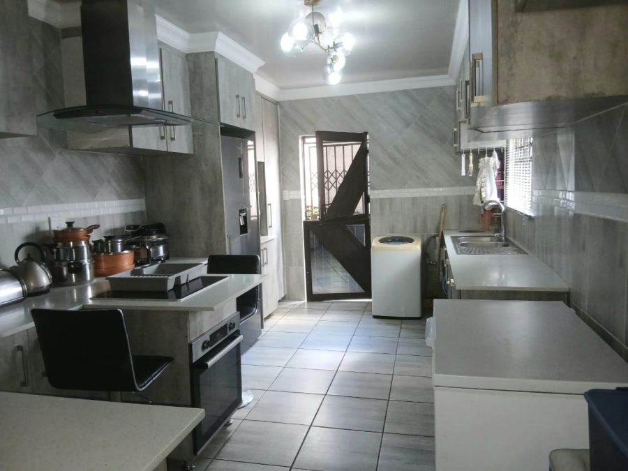 3 Bedroom Property for Sale in Mountain View Gauteng