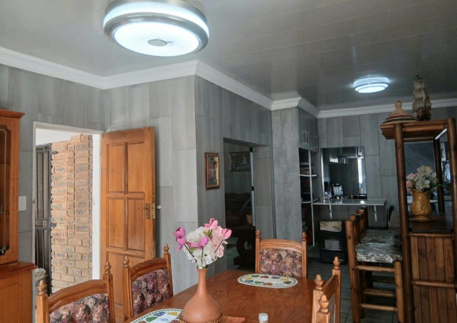 3 Bedroom Property for Sale in Mountain View Gauteng
