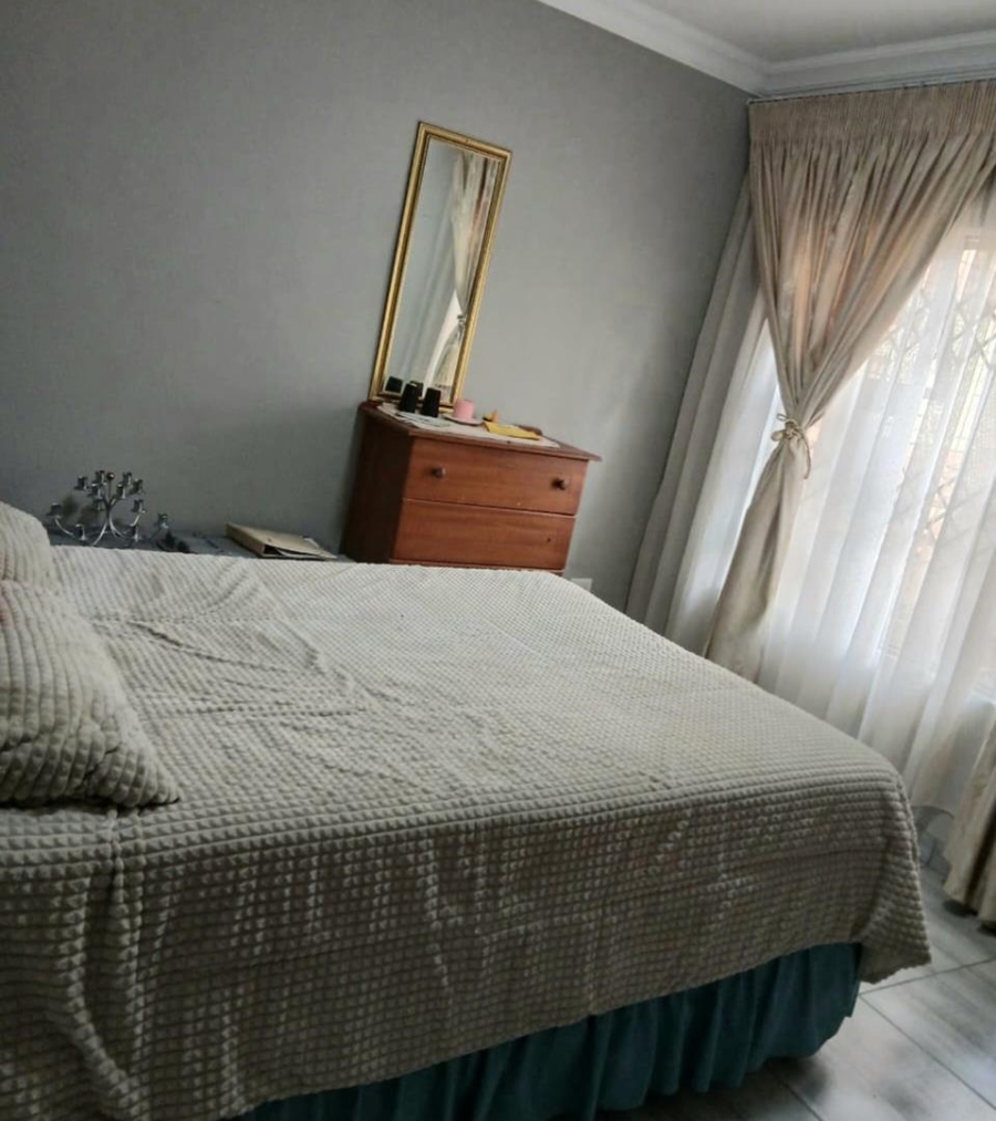 3 Bedroom Property for Sale in Mountain View Gauteng