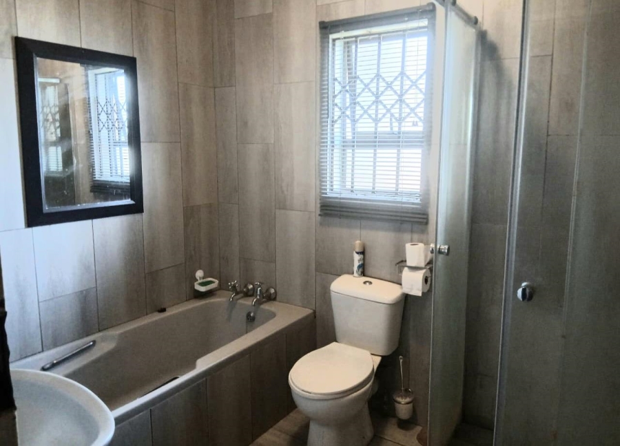 3 Bedroom Property for Sale in Mountain View Gauteng