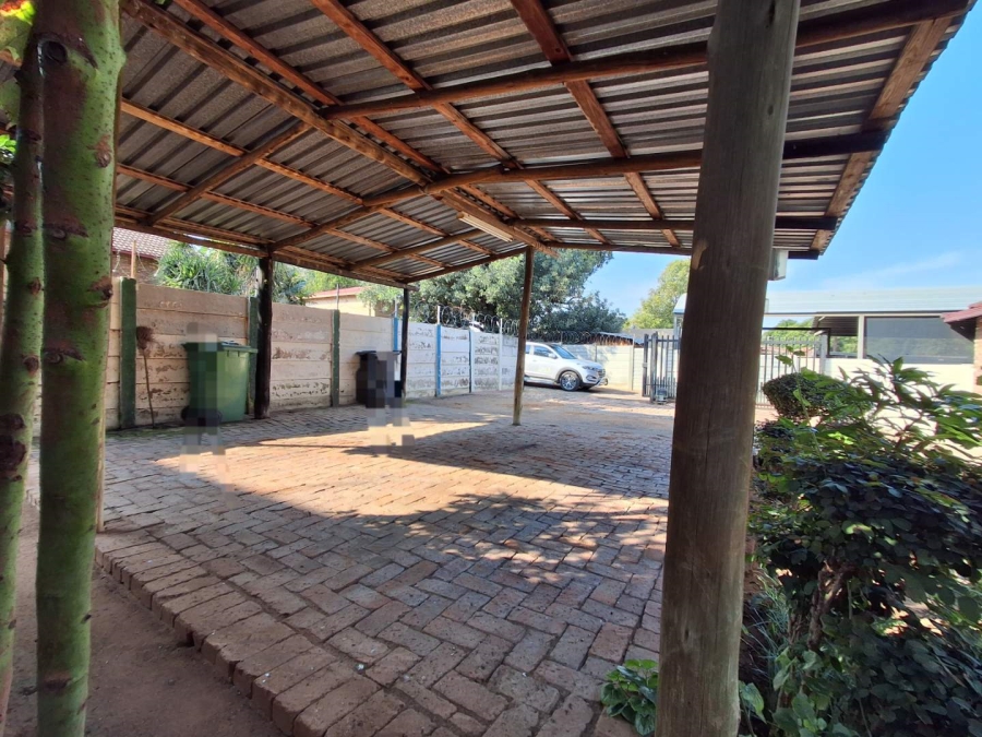 3 Bedroom Property for Sale in Mountain View Gauteng