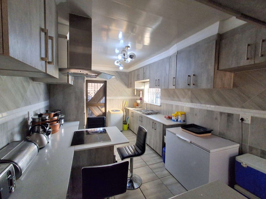 3 Bedroom Property for Sale in Mountain View Gauteng