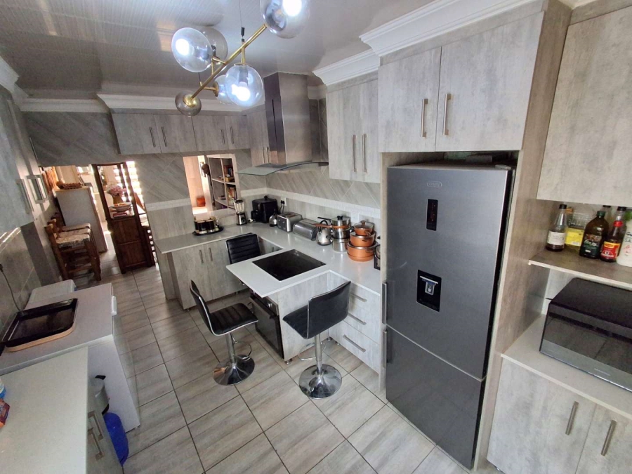 3 Bedroom Property for Sale in Mountain View Gauteng